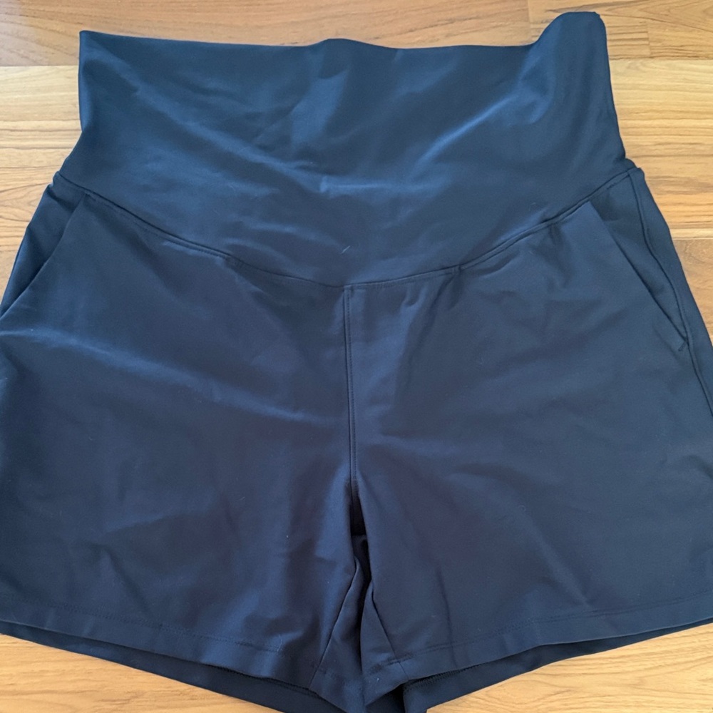 Old Navy Women's Maternity Powersoft Black Shorts